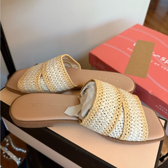 New nib BCBGeneration Women's Tan Woven Sandals sz 7 - Picture 3 of 4